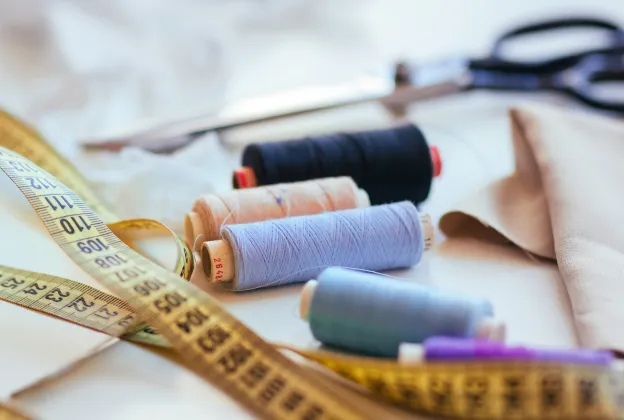 Atelier de couture et de retouche sur mesure chez Cathy Création à Bû, près de Dreux, Eure et Loir (28)